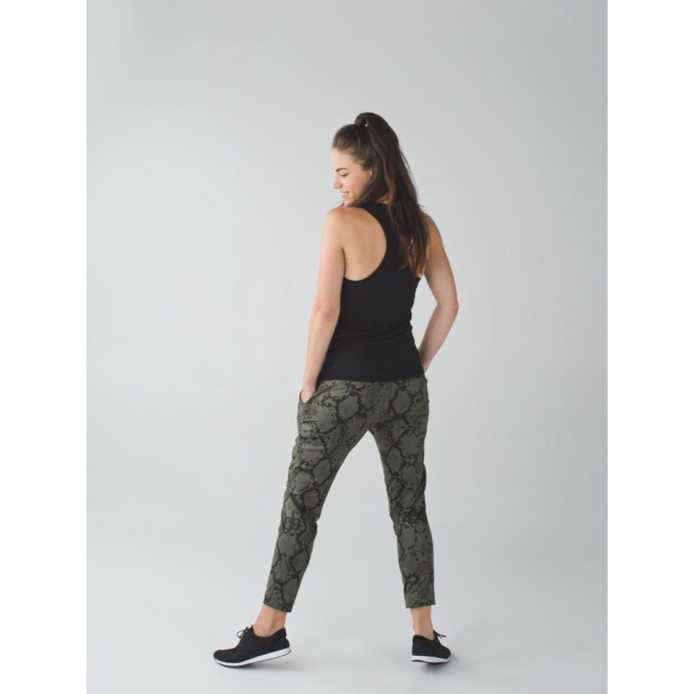 Lululemon Jet Crop (Slim) *Luxtreme Ziggy Snake Fatigue Green Gator Green 4 - Picture 2 of 10